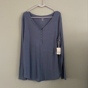 a.n.a. Women's 1X Blue V-Neck Top NWT C-46" L- 28" S - 25"